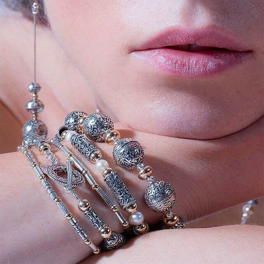 Die perfekten Schmuckstücke, um Ihren Boho-Chic-Stil zu unterstreichen
