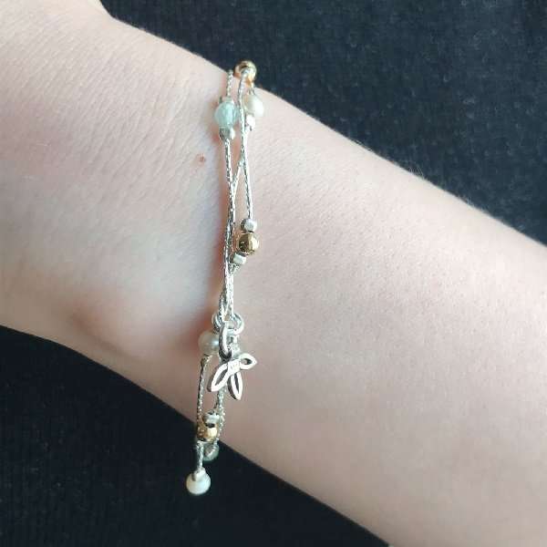 Silbernes Armband mit Perlen und Goldfill 01B373