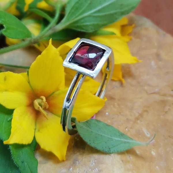 Bague en argent avec grenat MVR143513GR