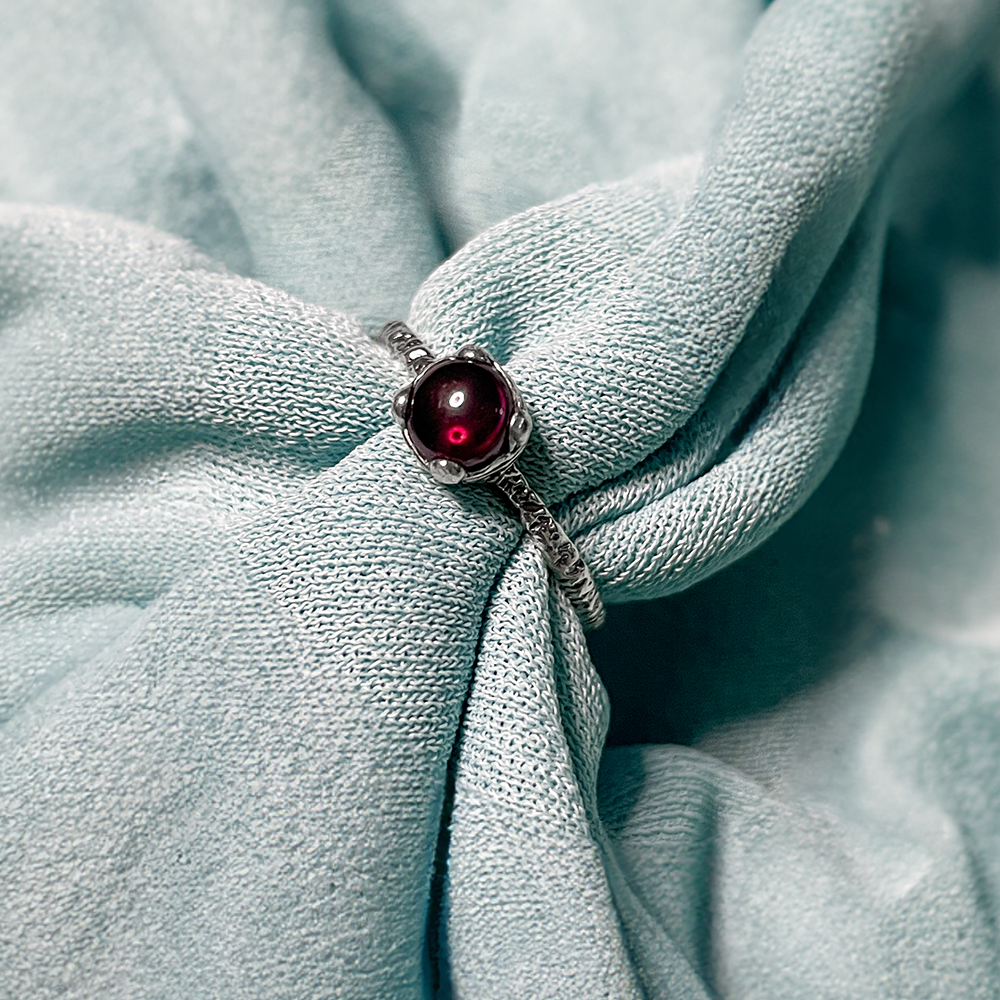 Серебряное кольцо с гранатом MVR1569GR