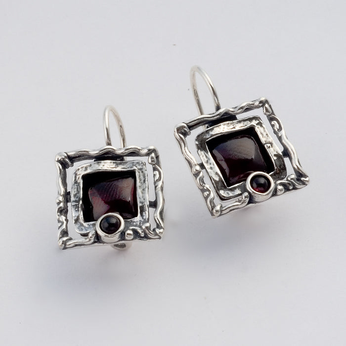 Boucles d'oreilles en argent avec grenat 01E246GR