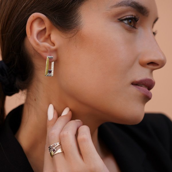 Серебряное кольцо с гранатом и золотом MVR1756GGR
