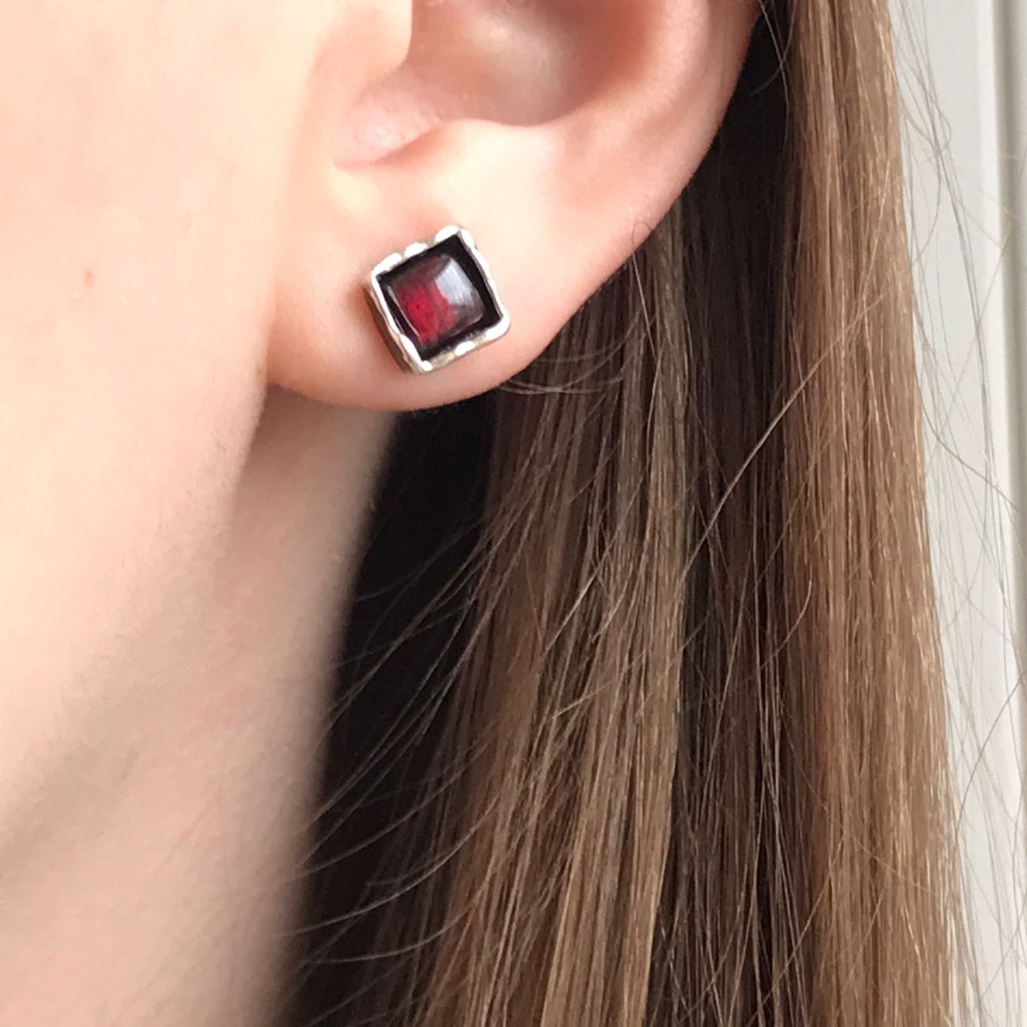 Boucles d'oreilles en argent avec grenat 01E106GR