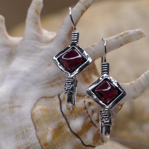 Boucles d'oreilles en argent avec grenat 01E613GR