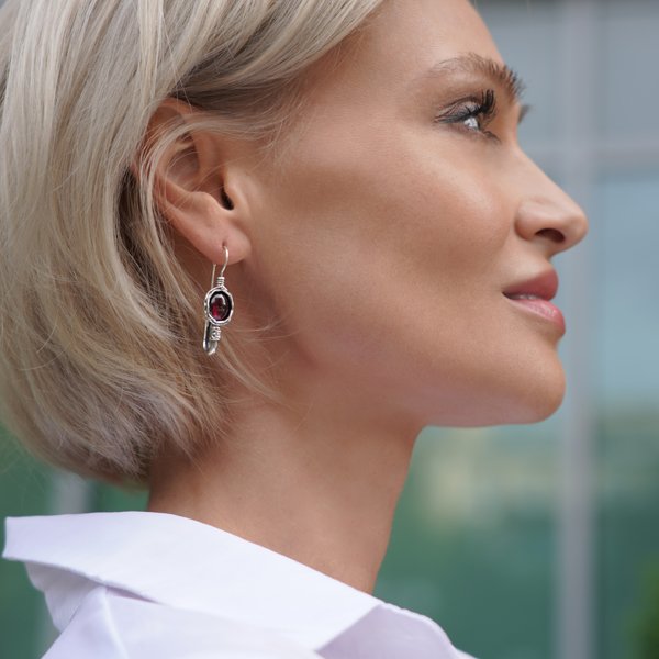 Boucles d'oreilles en argent avec grenat 01E617GR