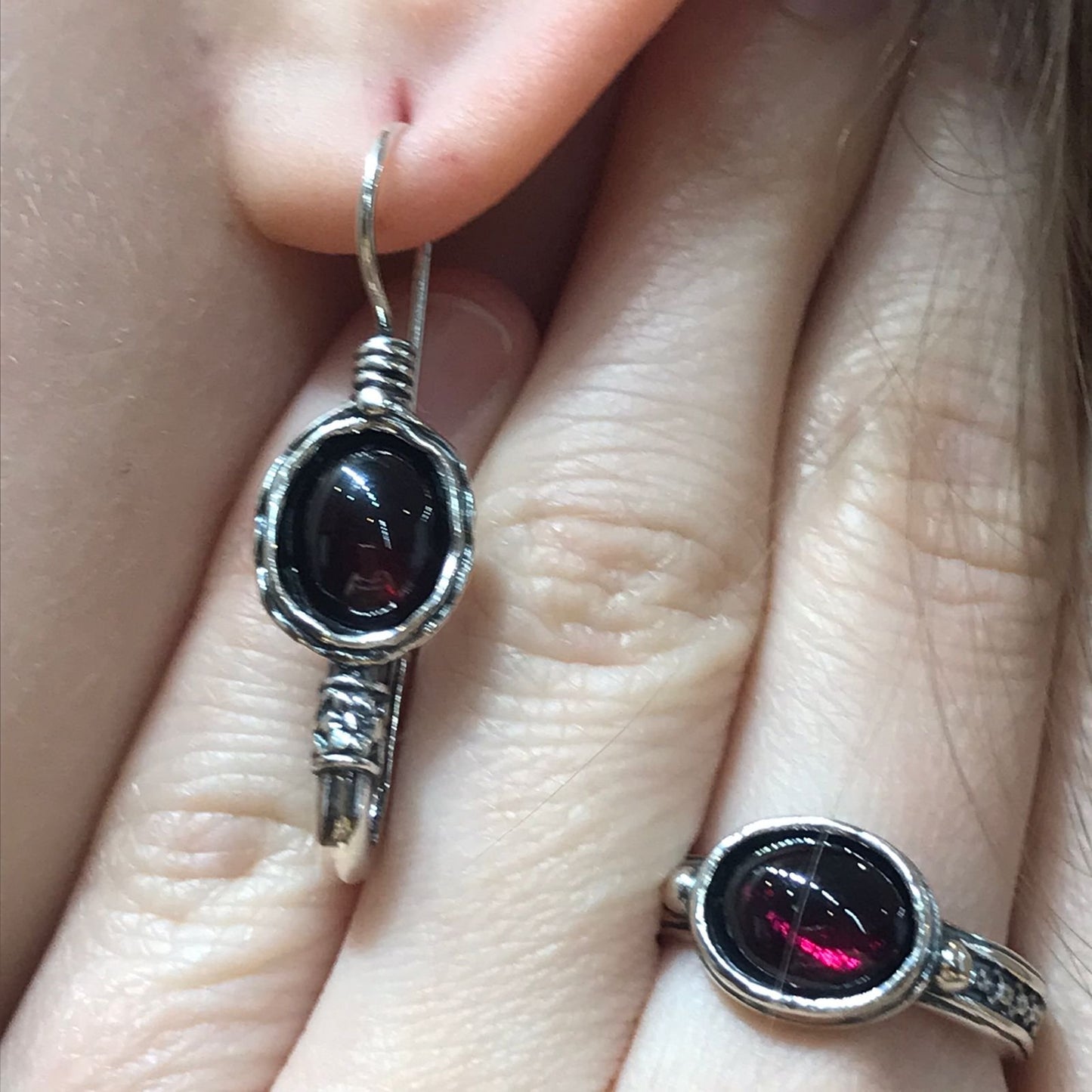 Boucles d'oreilles en argent avec grenat 01E617GR