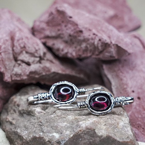 Boucles d'oreilles en argent avec grenat 01E617GR