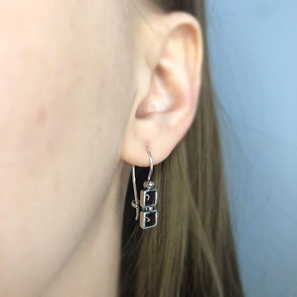 Boucles d'oreilles en argent avec grenat 01E832GR