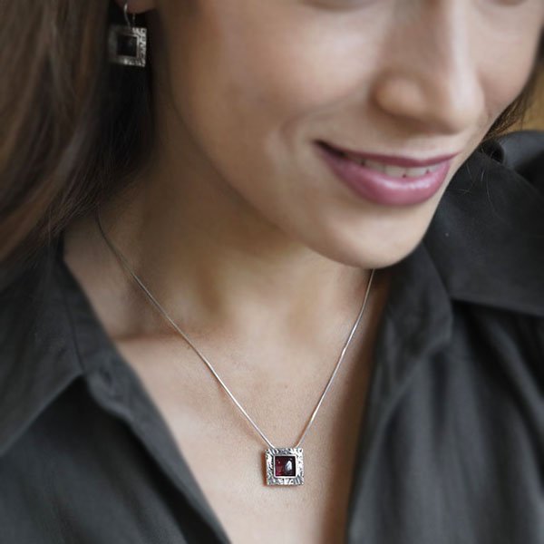 Collier en argent avec grenat 01N1441GR