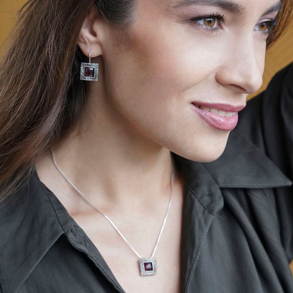 Collier en argent avec grenat 01N1441GR