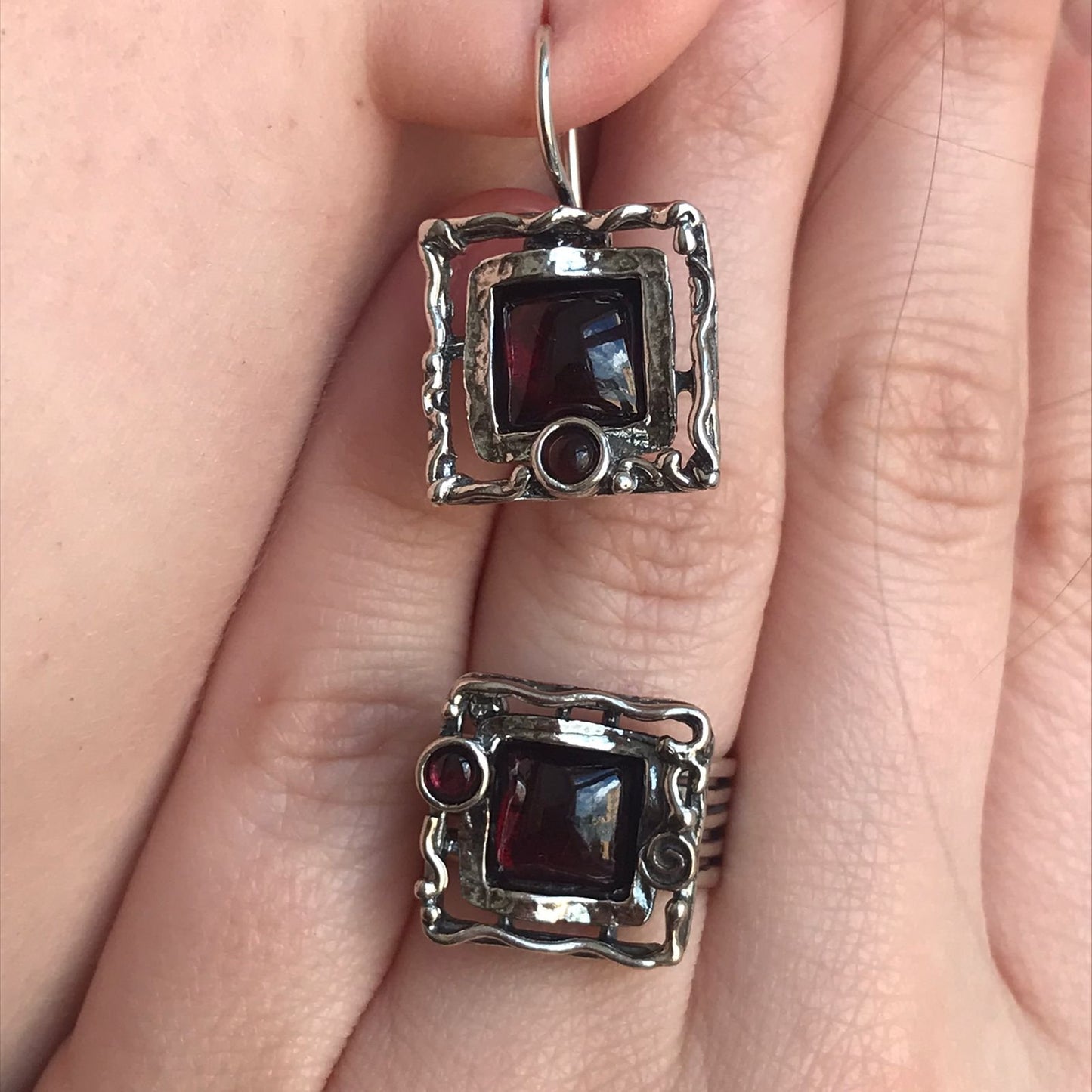 Bague en argent avec grenat 01R371GR