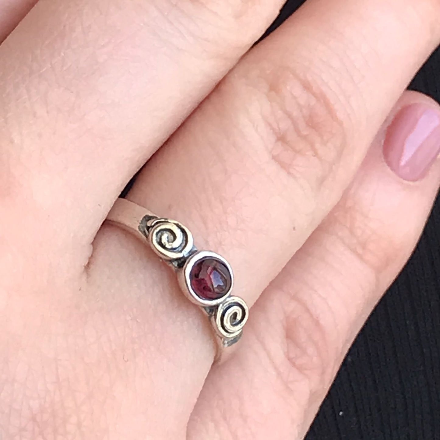 Bague en argent avec grenat 01R603GR