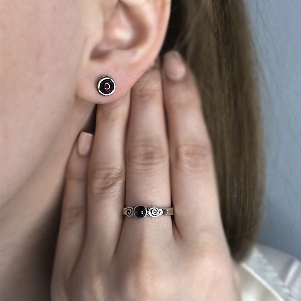 Bague en argent avec grenat 01R603GR