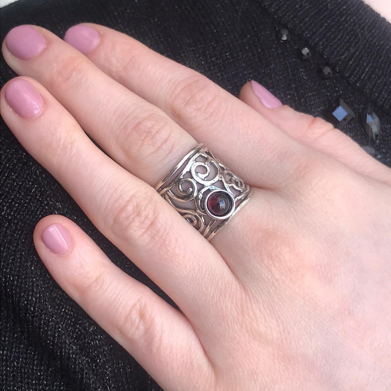 Bague en argent avec grenat 01R680GR