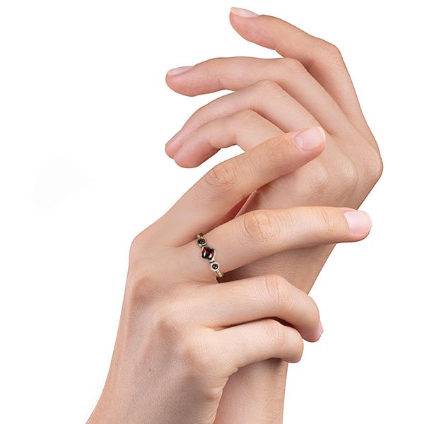Bague en argent avec grenat 01R758GR