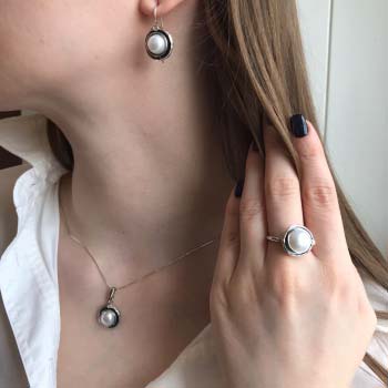 Серебряное кольцо с жемчугом и цирконом MVR1001PL