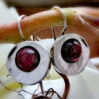 Boucles d'oreilles en argent avec grenat MVE916GR