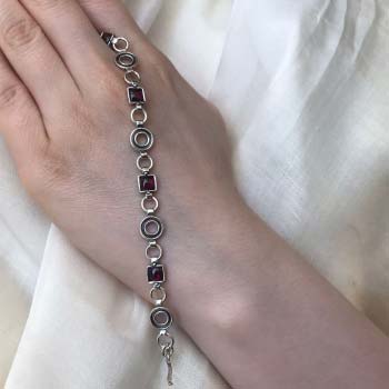 Silbernes Armband mit Granat 01B366GR