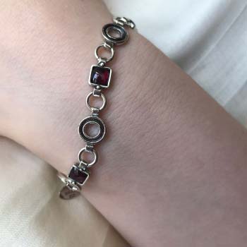 Silbernes Armband mit Granat 01B366GR
