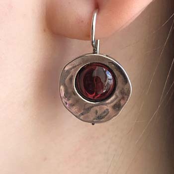 Boucles d'oreilles en argent avec grenat MVE916GR