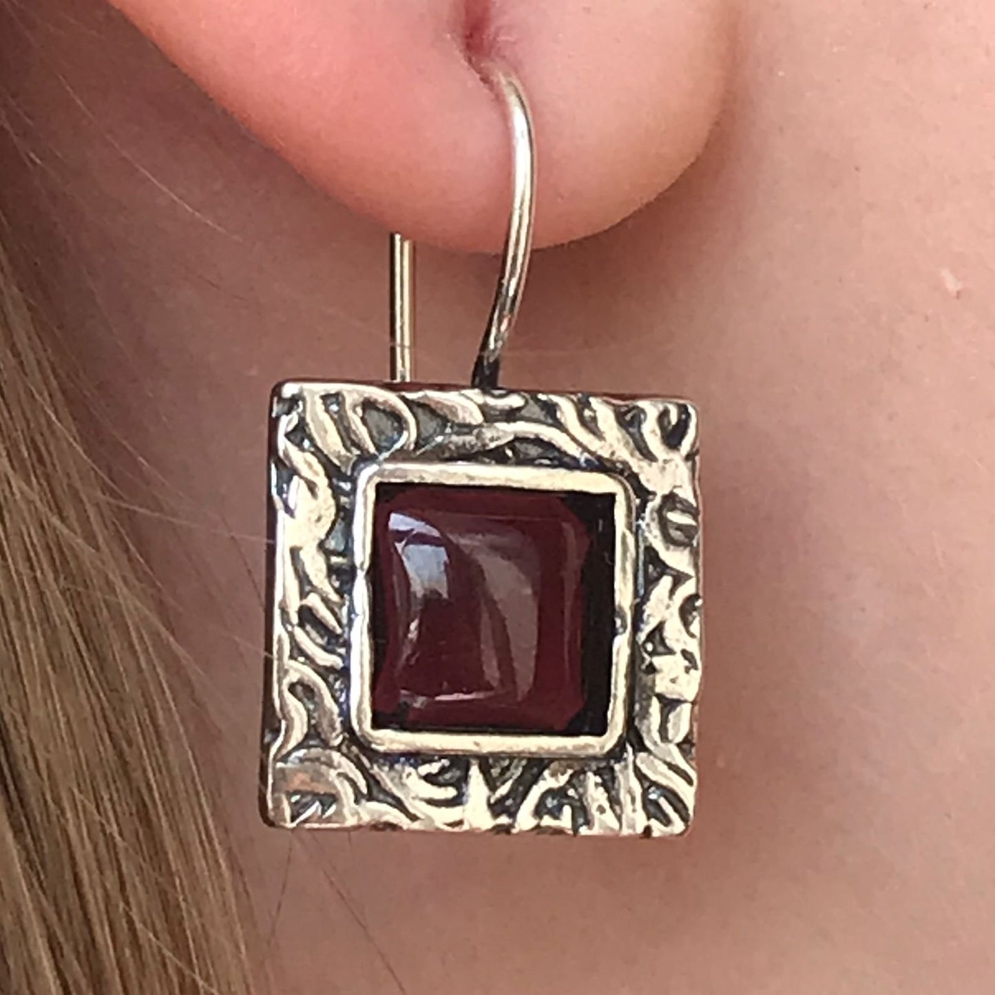 Silver earrings with Garnet 01E1051GR
