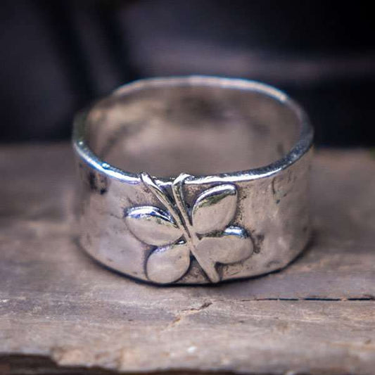 Серебряное кольцо 01R390