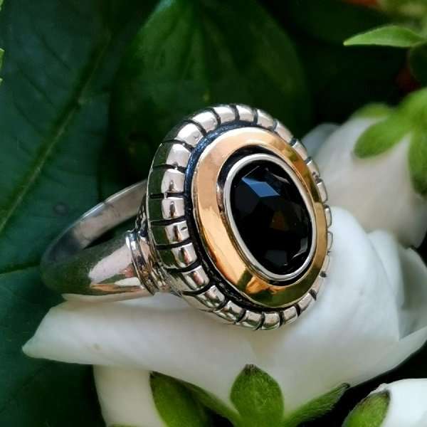 Серебряное кольцо с ониксом и золотом МВР1681ГОН