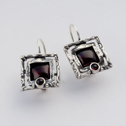 Silver earrings with garnet 01E246GR