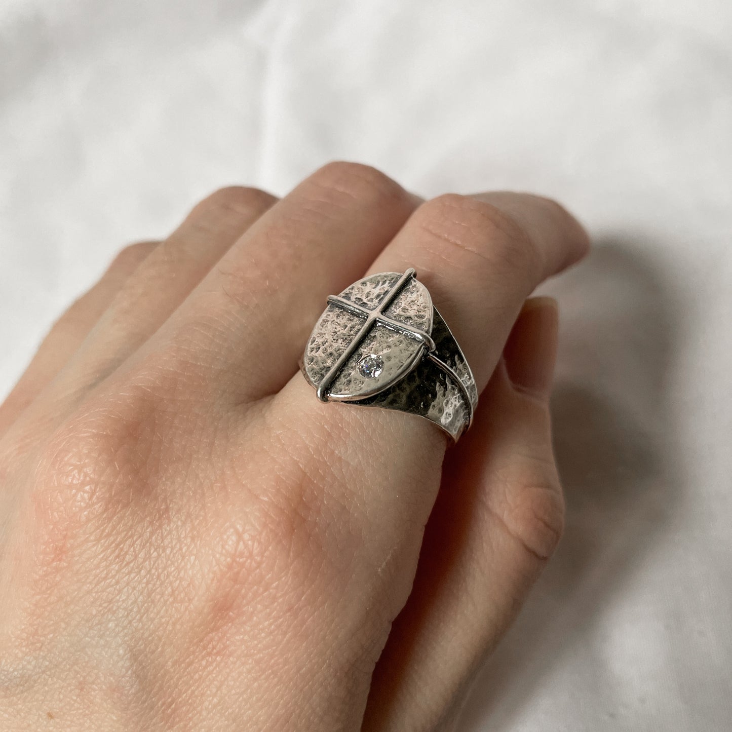 Серебряное кольцо с цирконом 01R2625