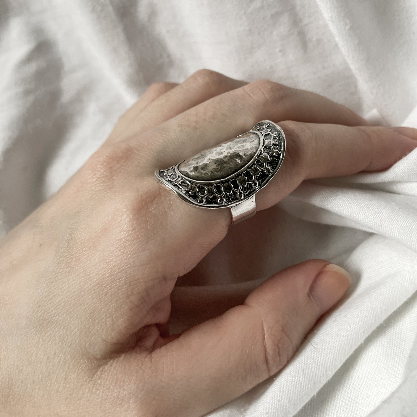 Серебряное кольцо 01R497