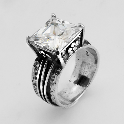 Серебряное кольцо с цирконом 01R630CZ