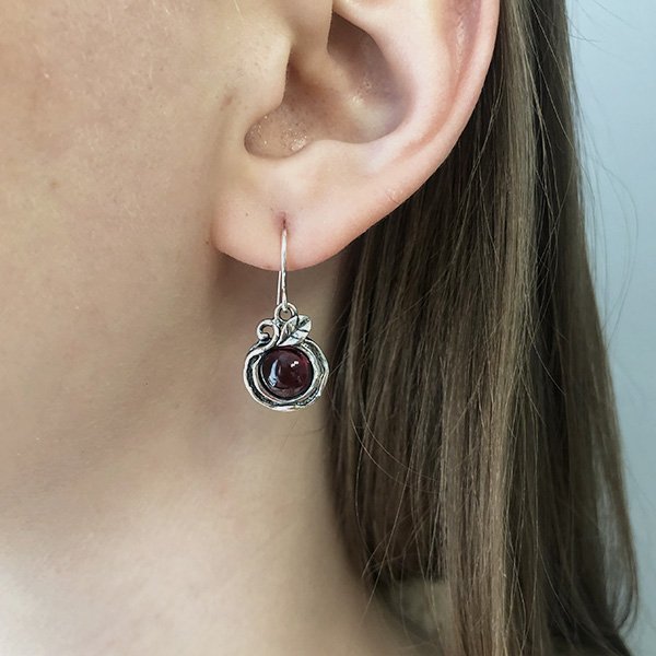 Silver earrings with garnet 01E1860GR