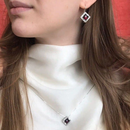Silver earrings with garnet 01E731GR