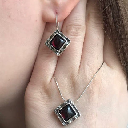 Silver earrings with garnet 01E731GR