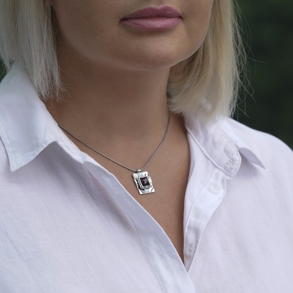 Silver necklace with garnet 01N696GR