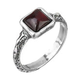 Серебряное кольцо с гранатом 01R1341GR