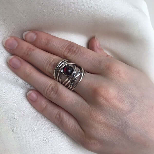 Silver ring with garnet 01R896GR
