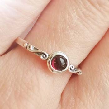 Silver ring with garnet MVR1768GR