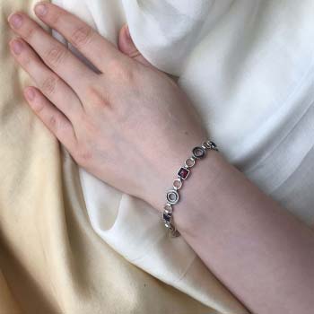 Silver bracelet with garnet 01B366GR