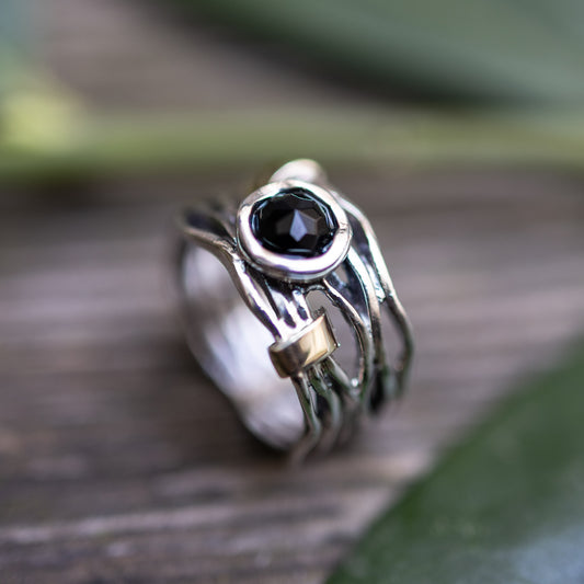 Серебряное кольцо с ониксом и золотом МВР1447ГОН